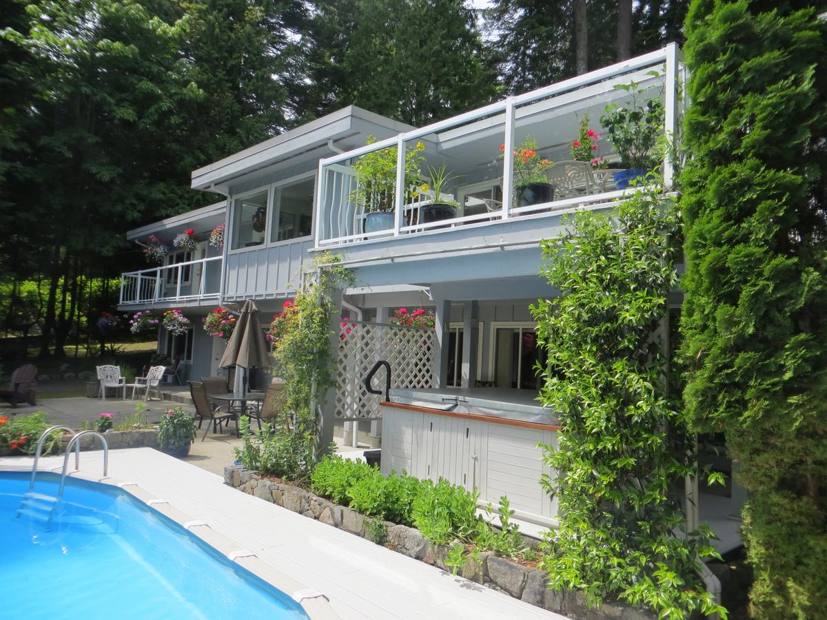 Bed and Breakfast Caprice Roberts Creek Exterior foto