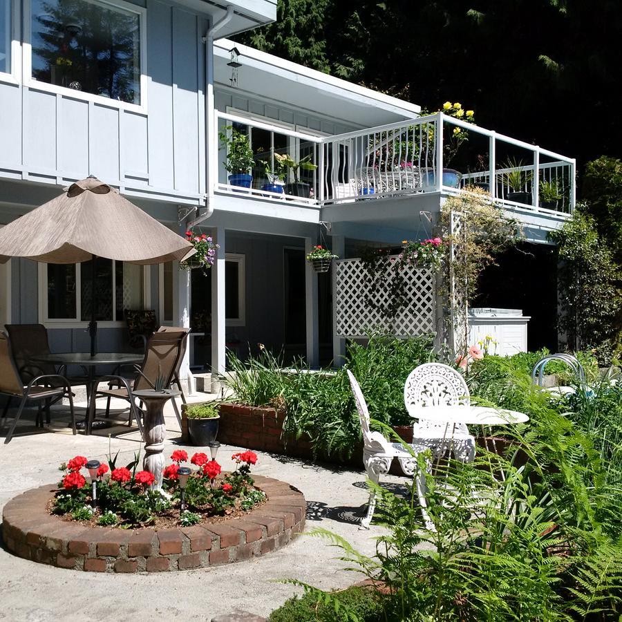 Bed and Breakfast Caprice Roberts Creek Exterior foto
